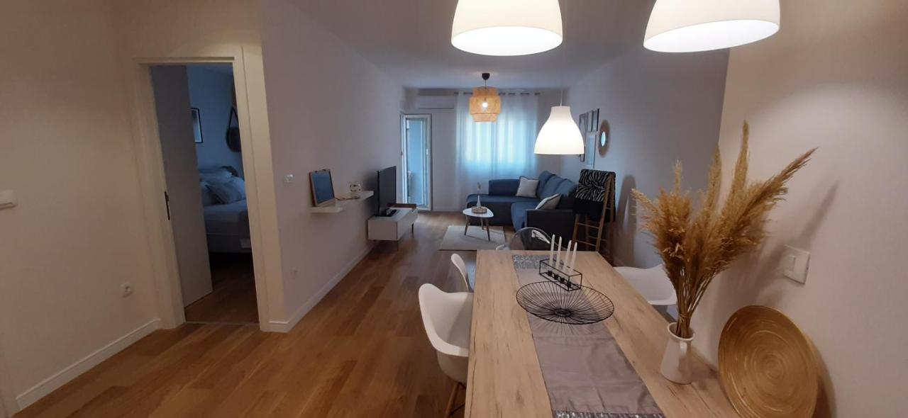 Lux Apartment Portovista Bar Dış mekan fotoğraf